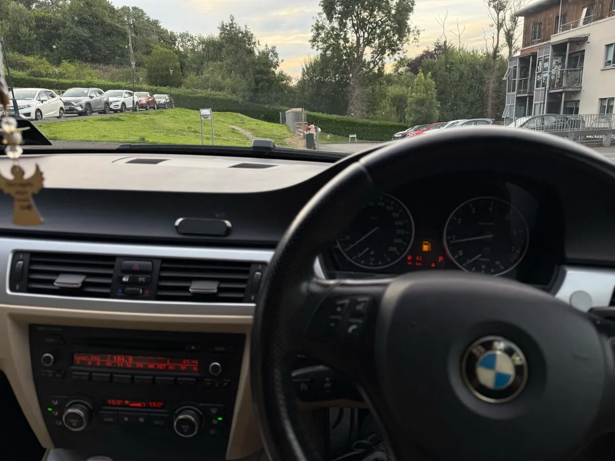 BMW320i - Image 4