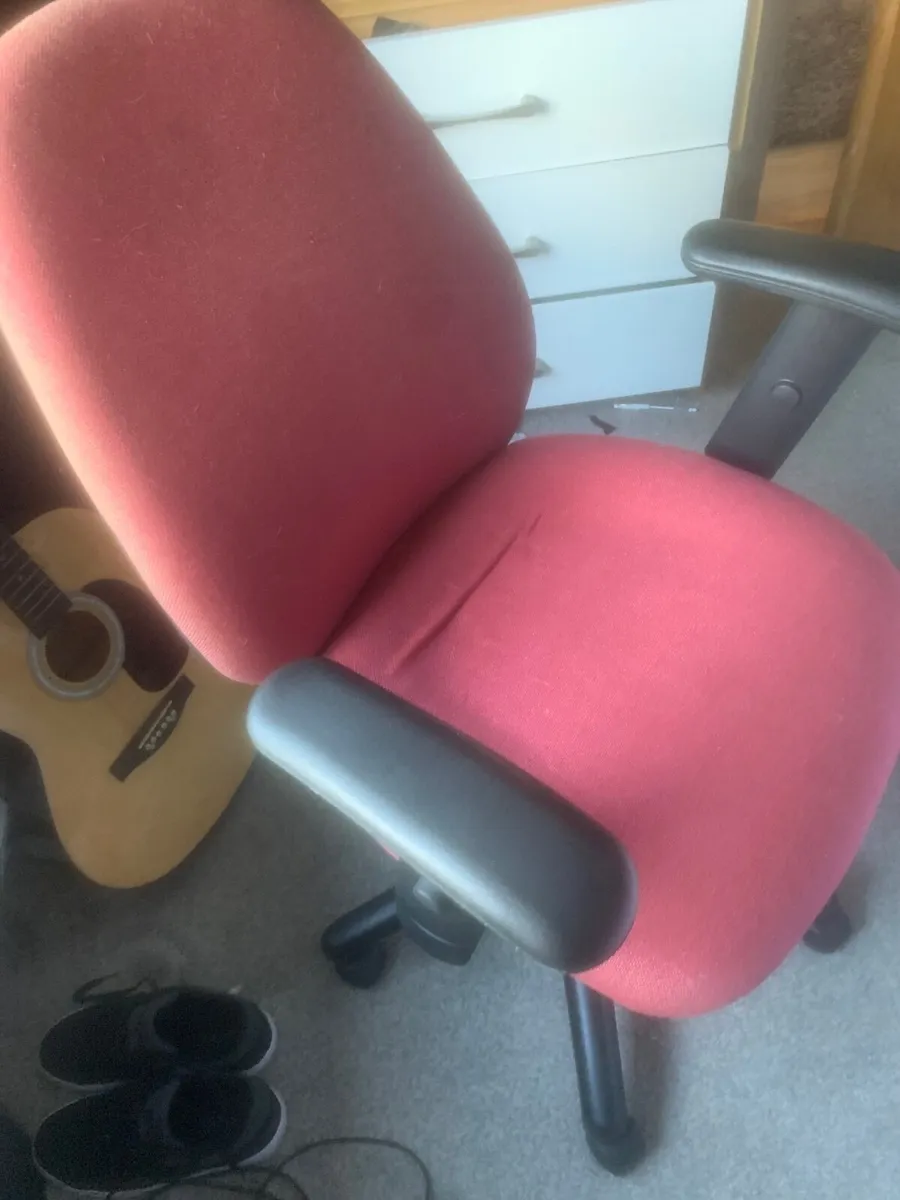 Office chair - Image 4