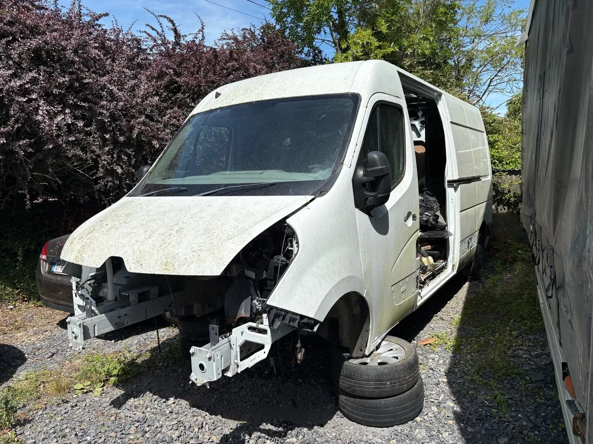 2015/19 Renault master breaking COMPLETE FRONT - Image 2