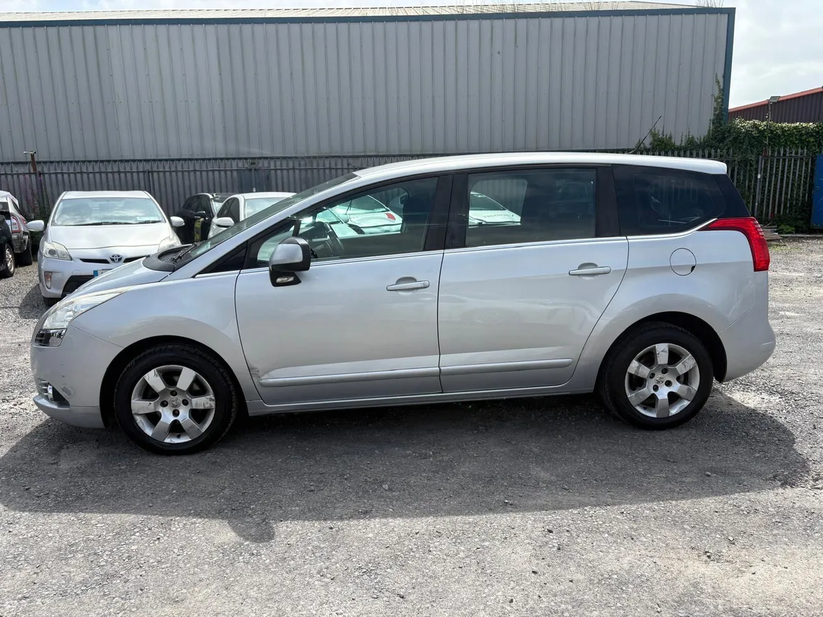 Peugeot 5008 2010 7 seater automatic - Image 4