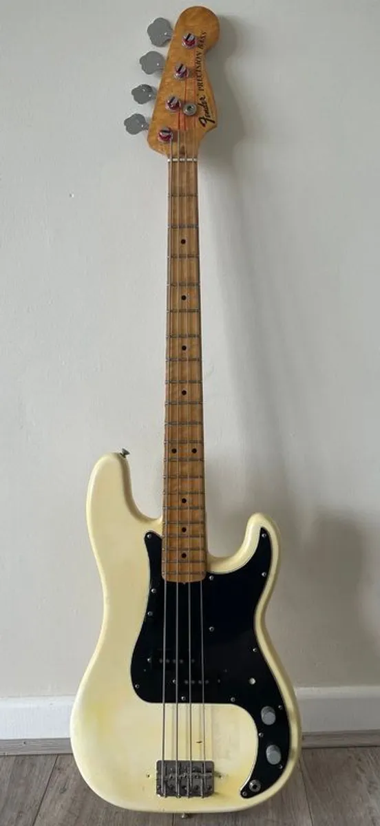 Fender Precision 1977 - Image 1