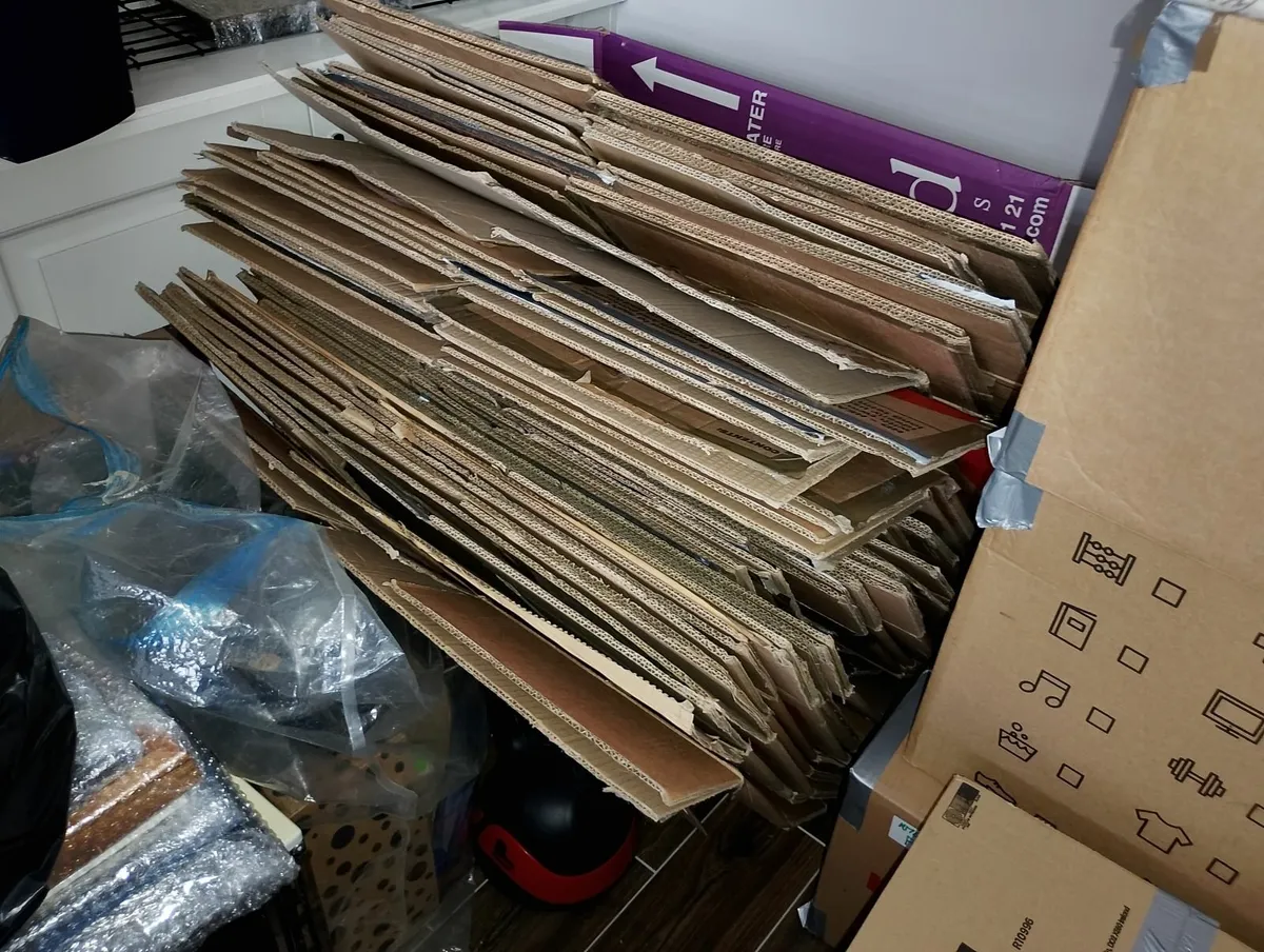 Cardboard moving boxes + bubblewrap - Image 1