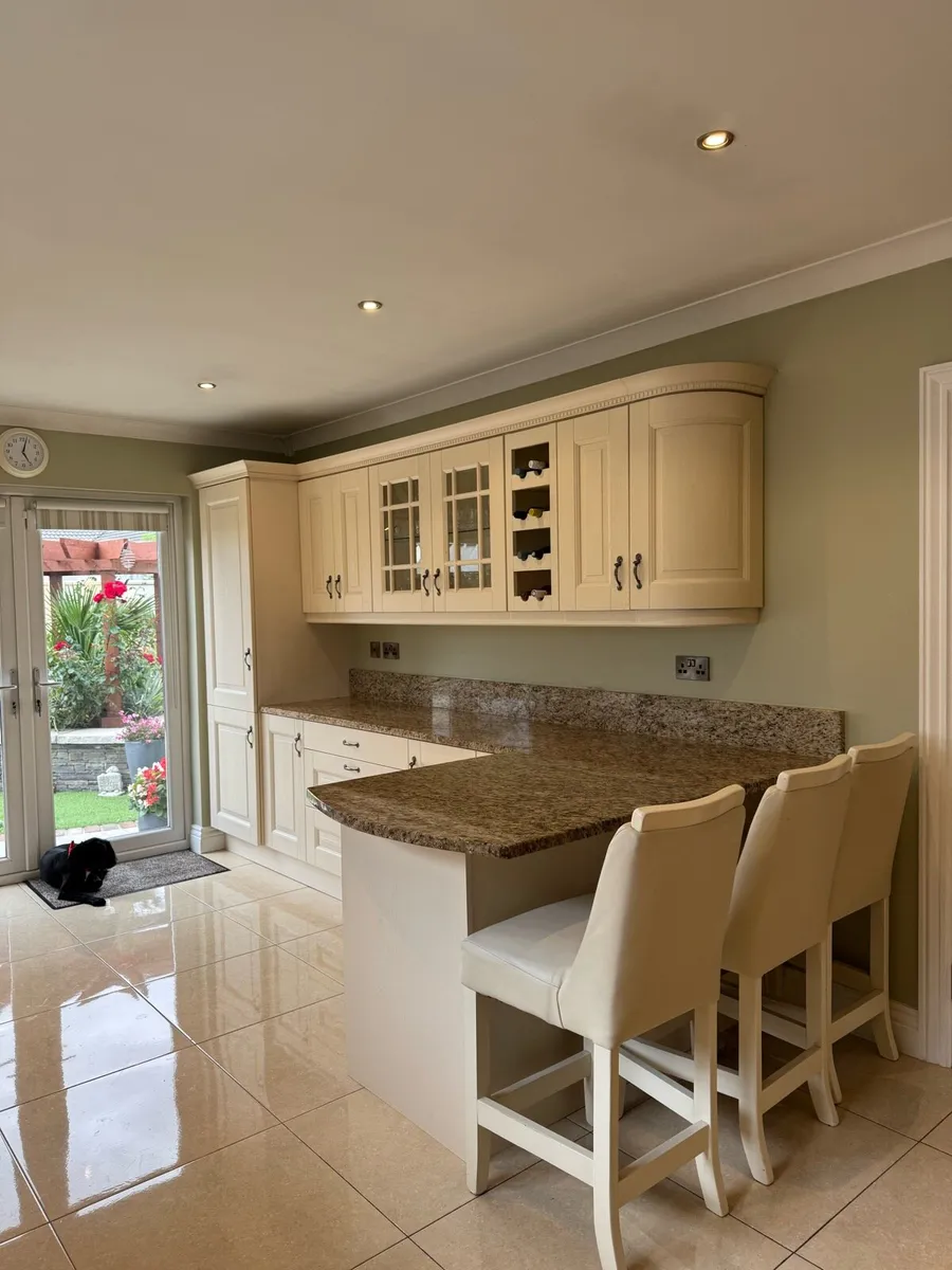 Solid Wood Kitchen Granite Tops & Appliances - Image 3