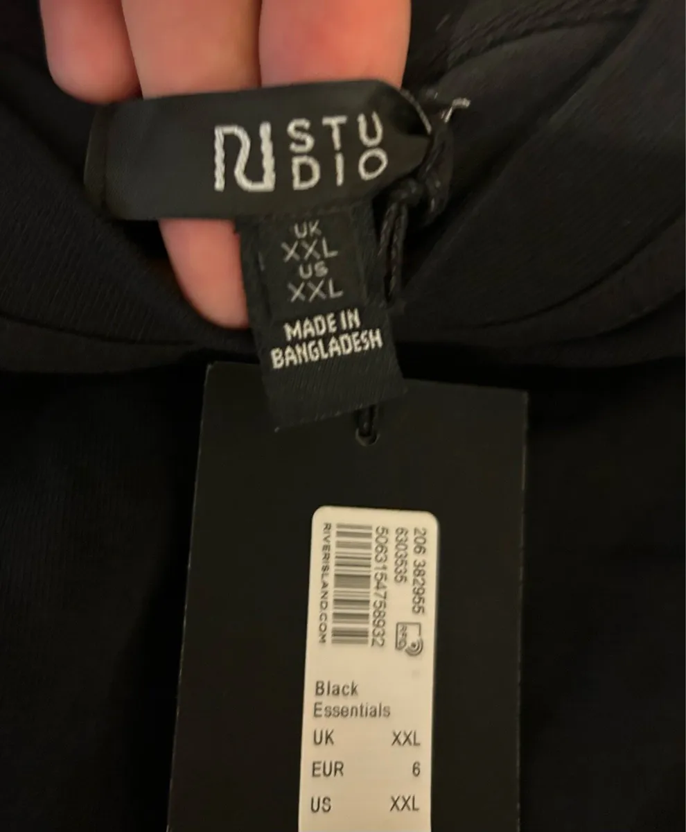 Men’s plain black T-shirt - Image 3