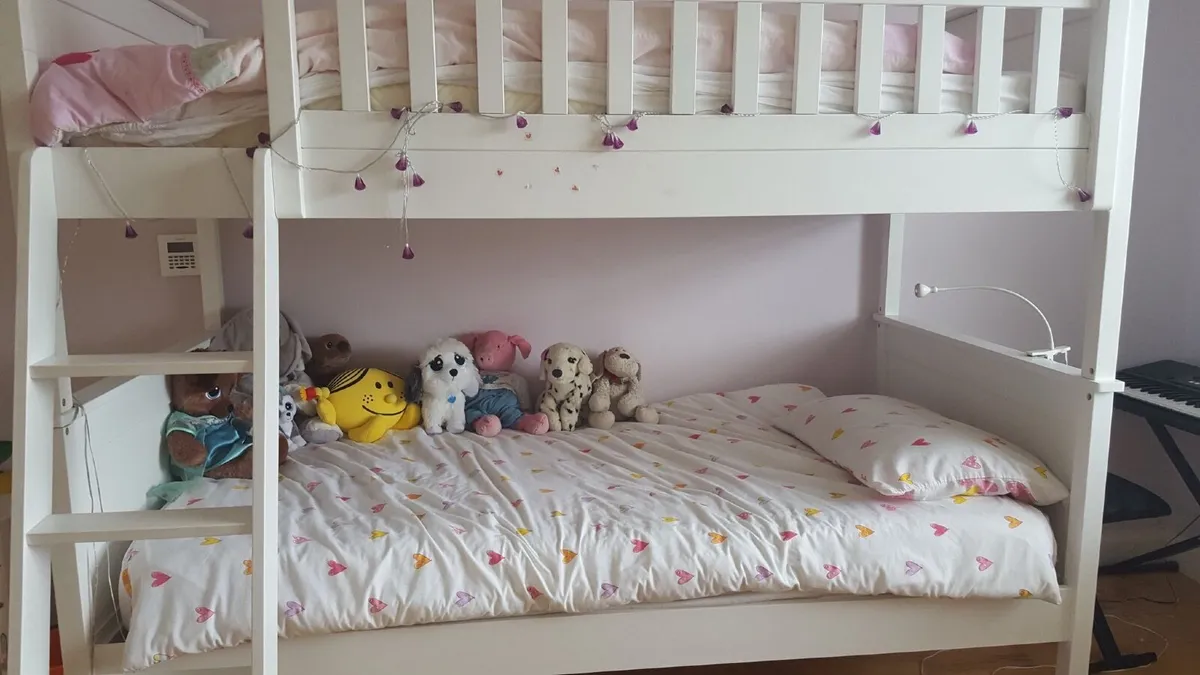 2 bunk beds - Image 1