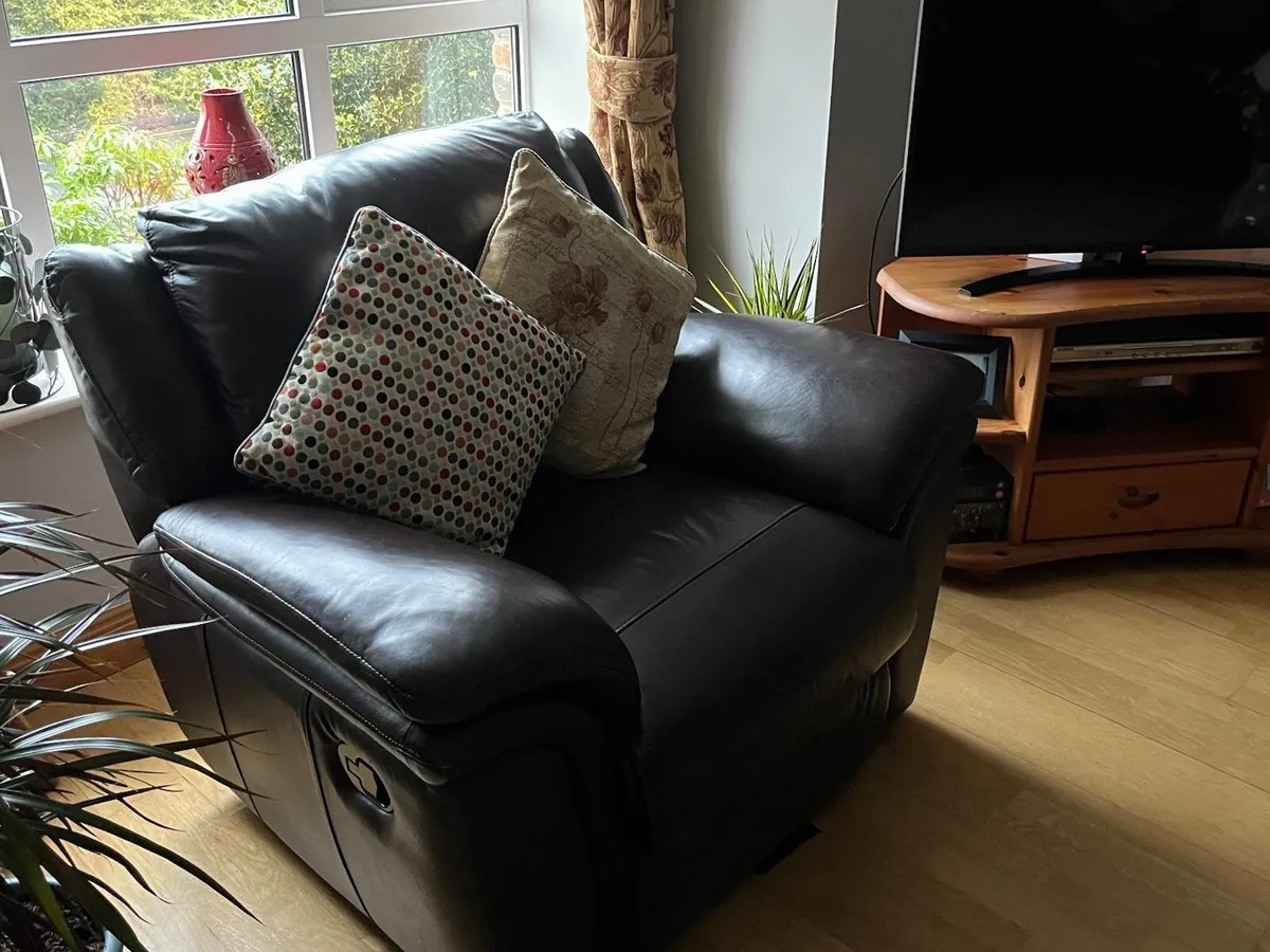 Suite of furniture - Image 3