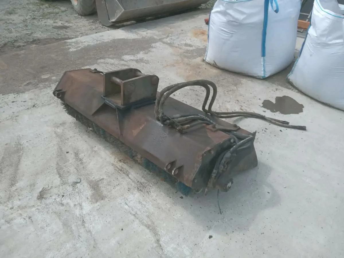 Hydraulic Road sweeper suit 3 ton digger 35mm pins - Image 2