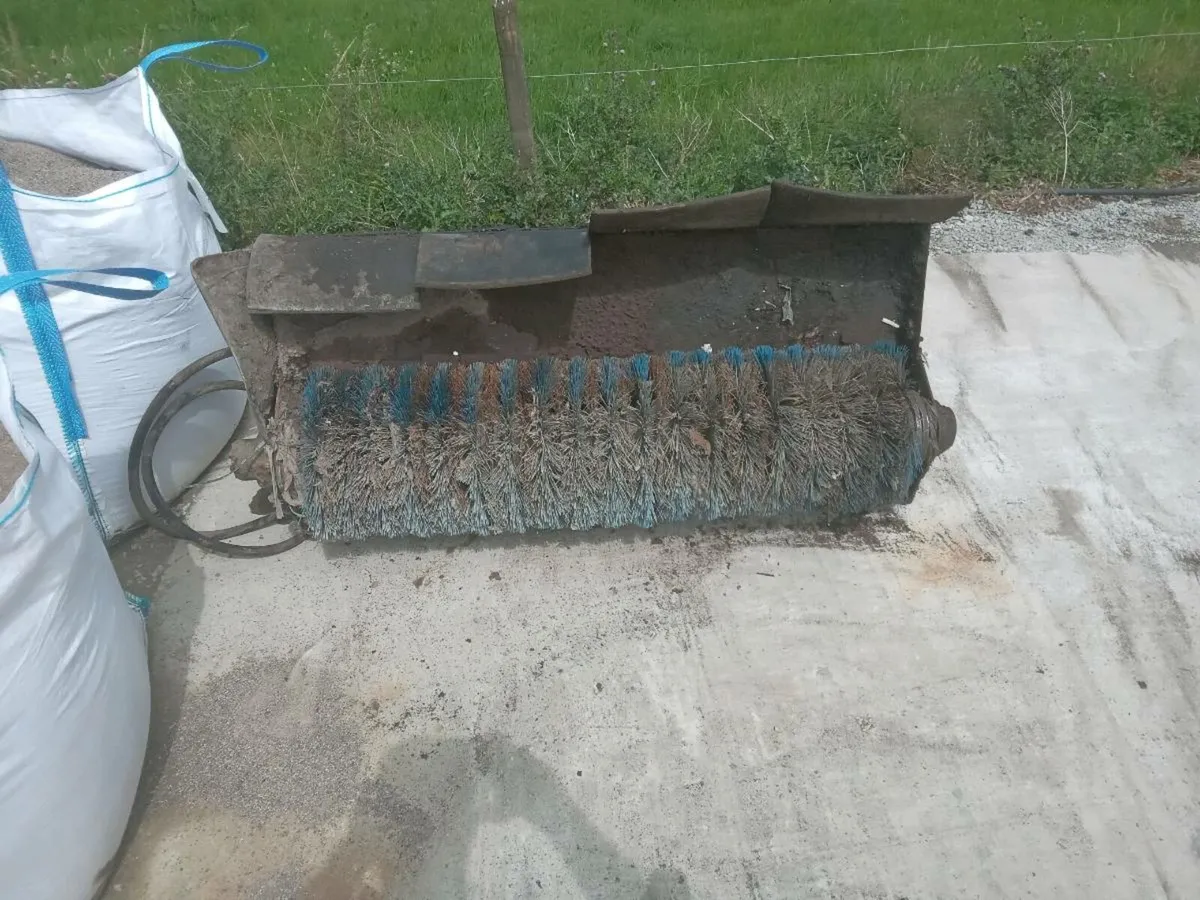 Hydraulic Road sweeper suit 3 ton digger 35mm pins - Image 3