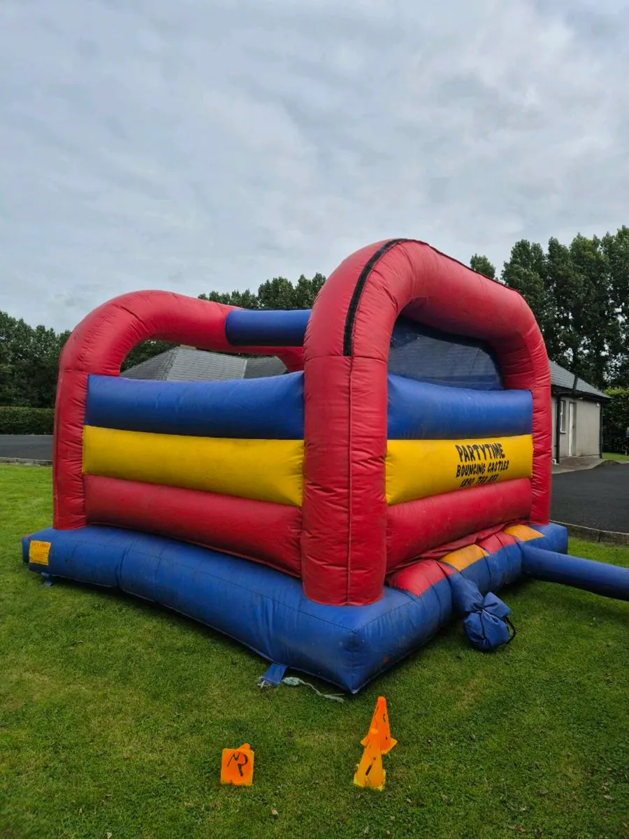 Bouncy castle - Image 1