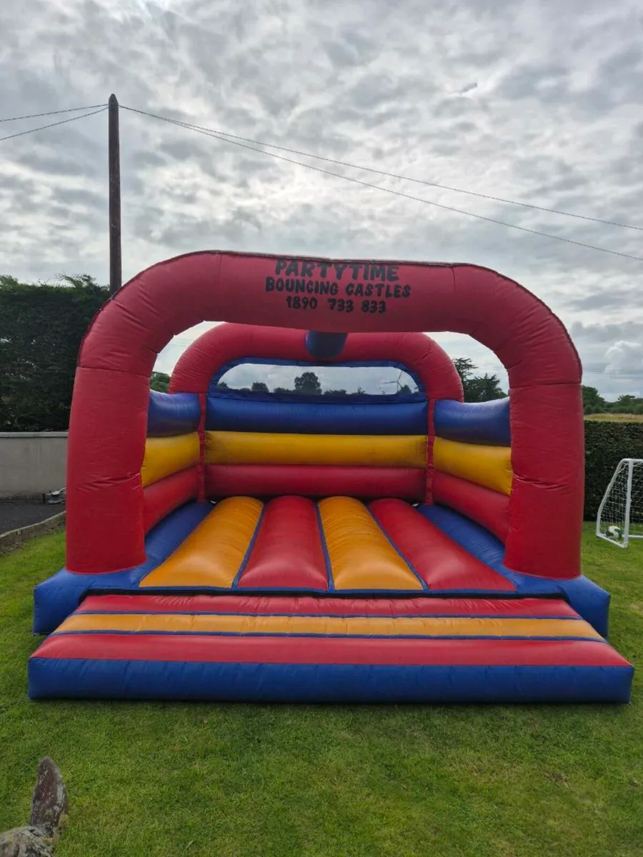 Bouncy castle - Image 2
