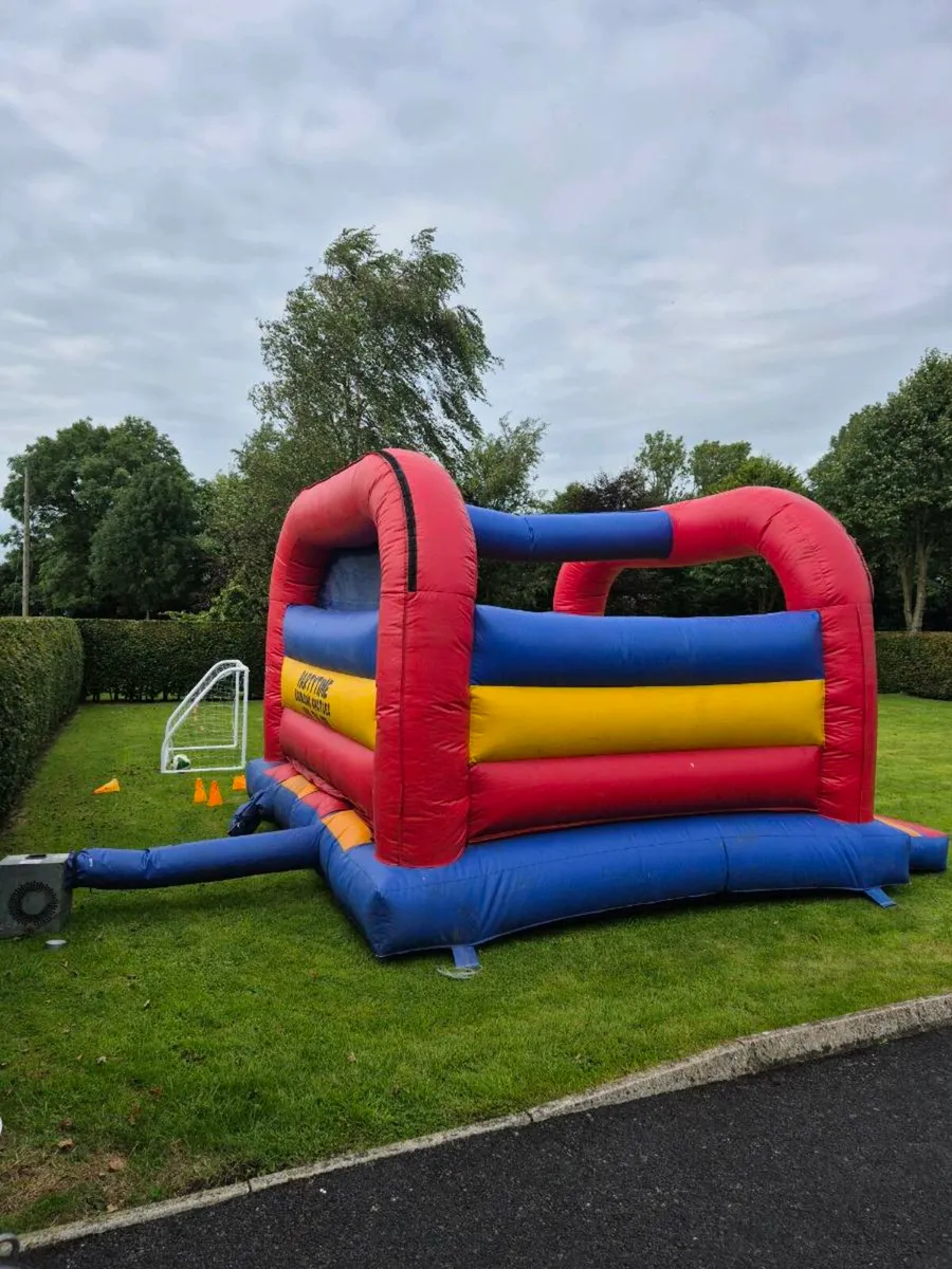 Bouncy castle - Image 4