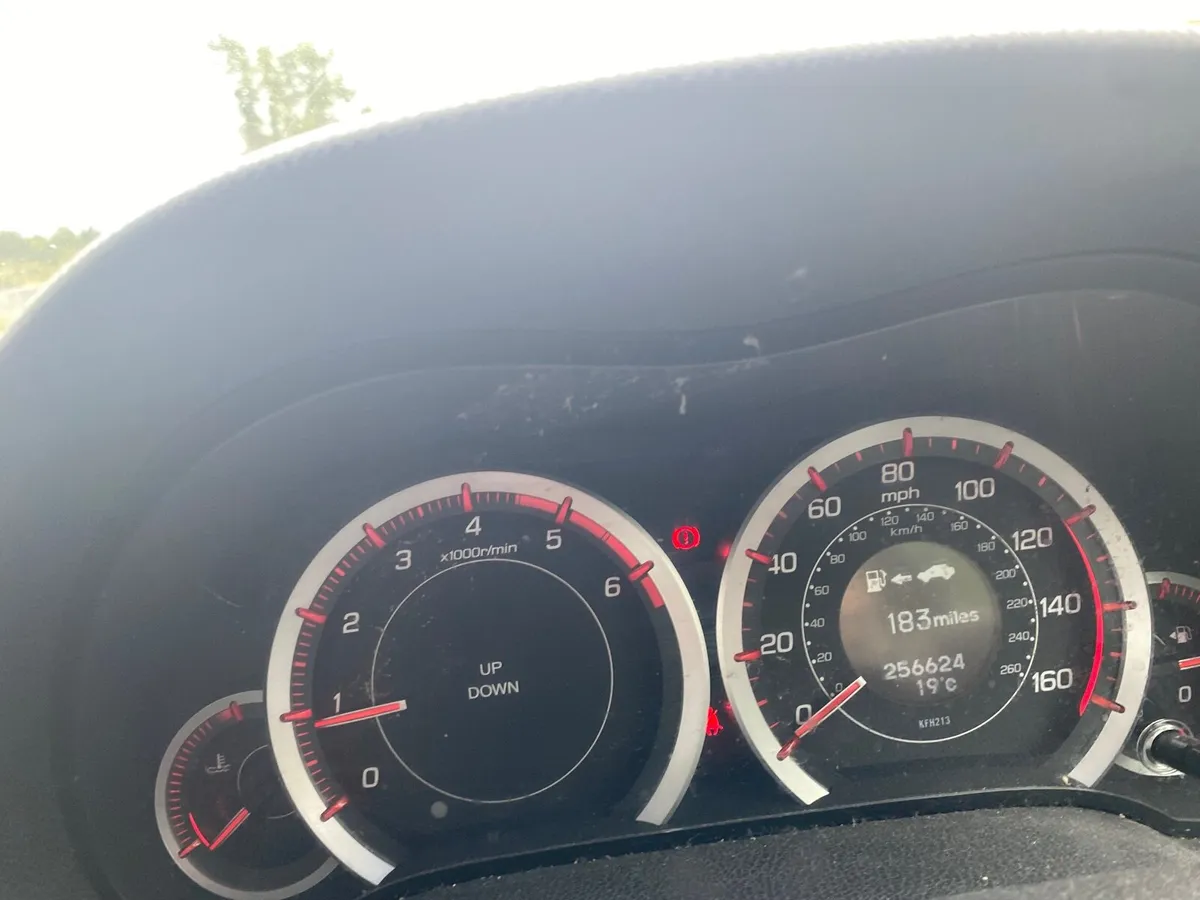 Honda Accord 2009 - Image 2