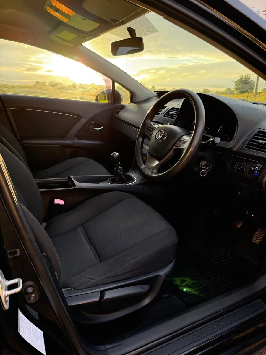 Excellent Toyota Avensis 2009 - Image 4