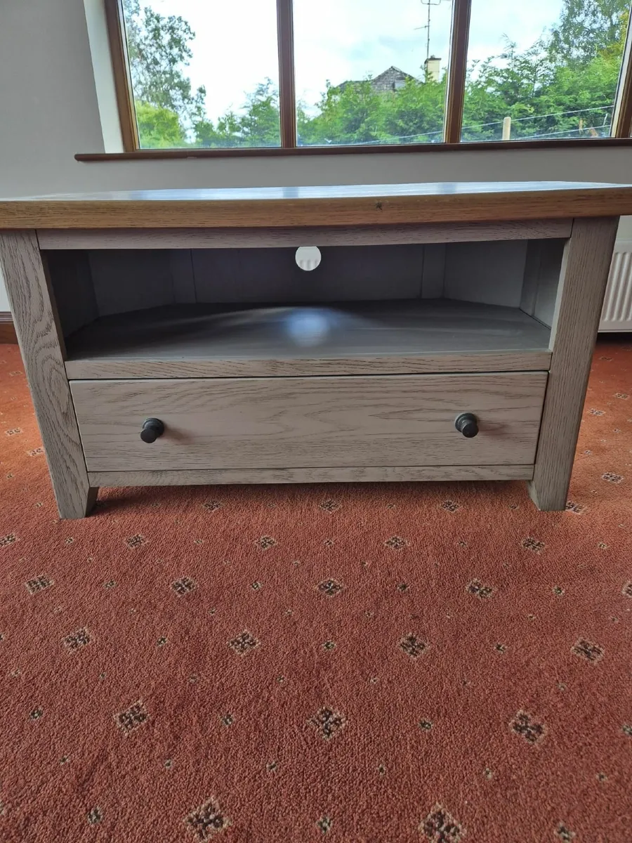 24 items of Furniture - Image 1