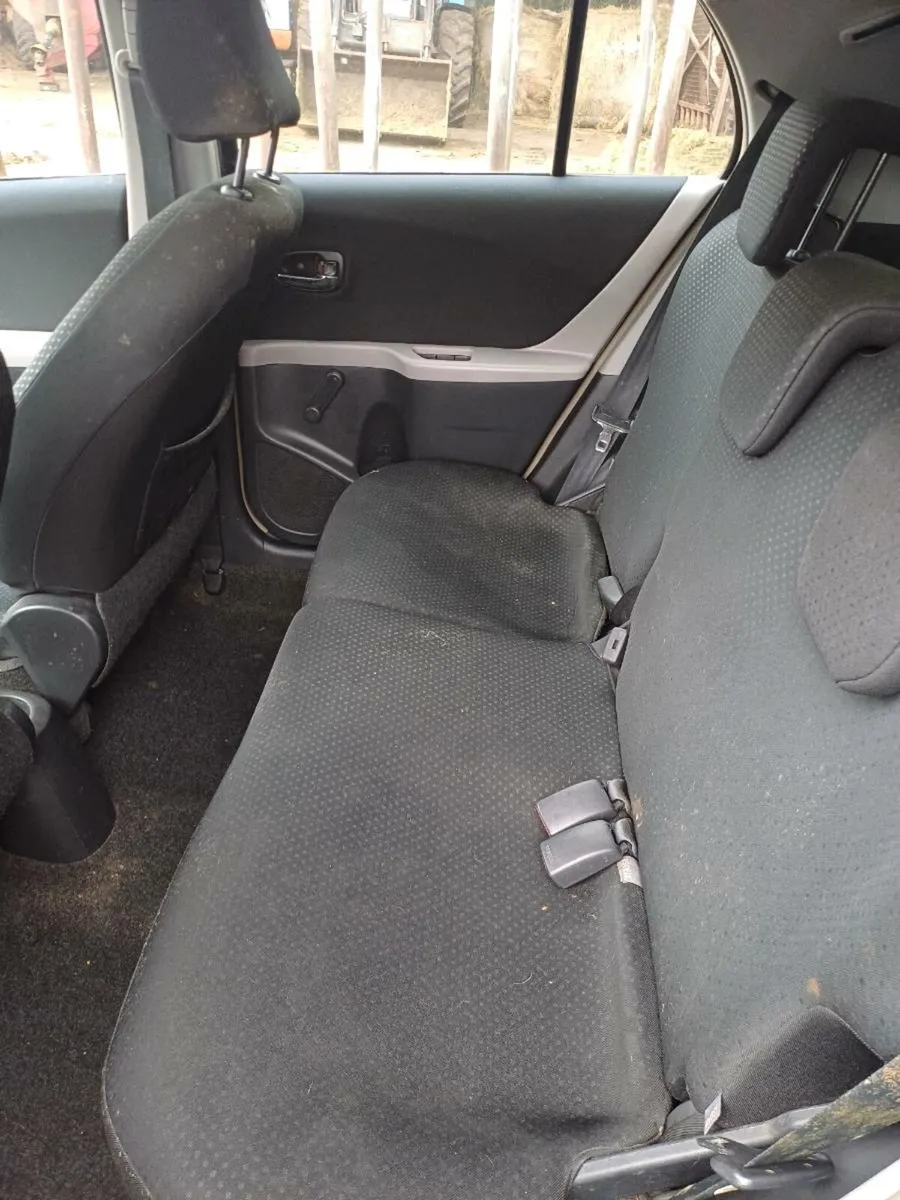 TOYOTA YARIS 2010 - Image 4