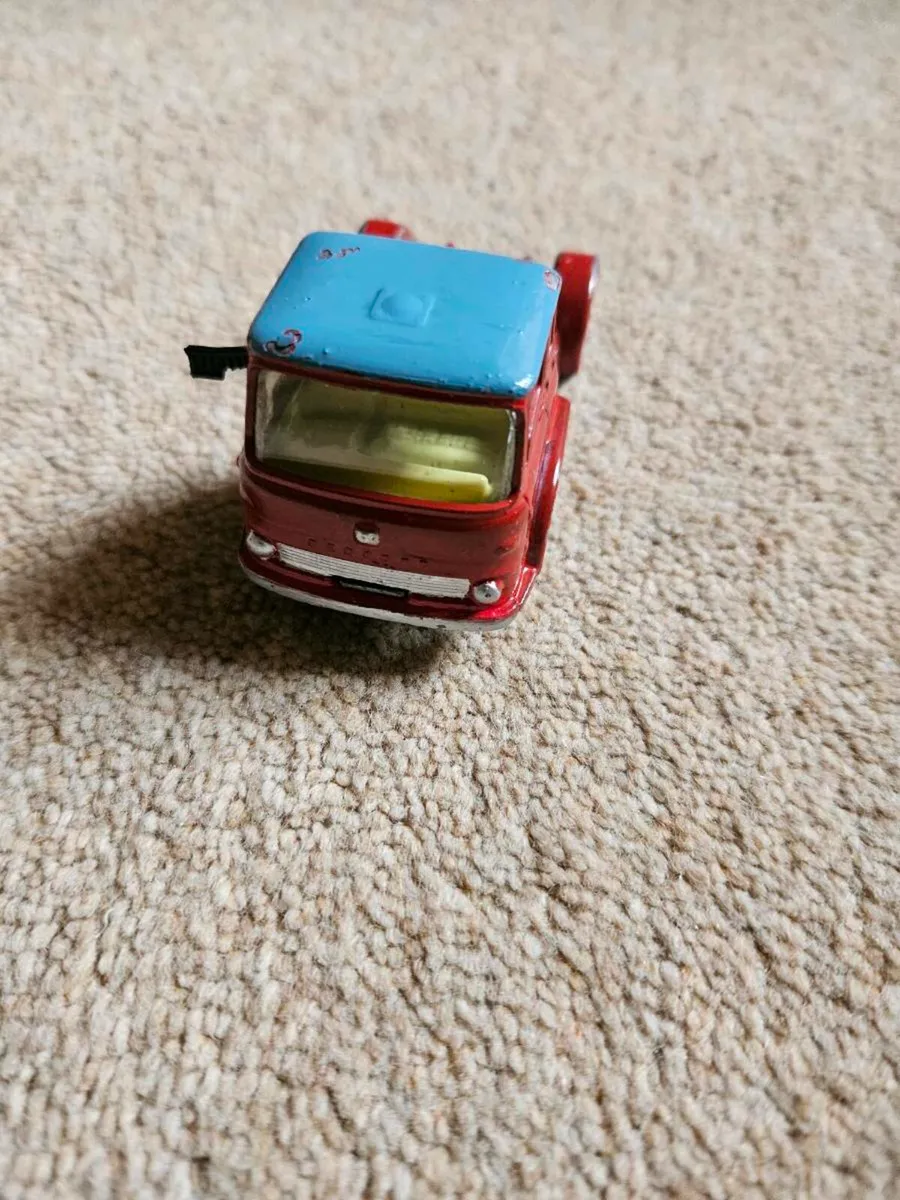 Corgi Chipperfields Circus Truck - Image 2