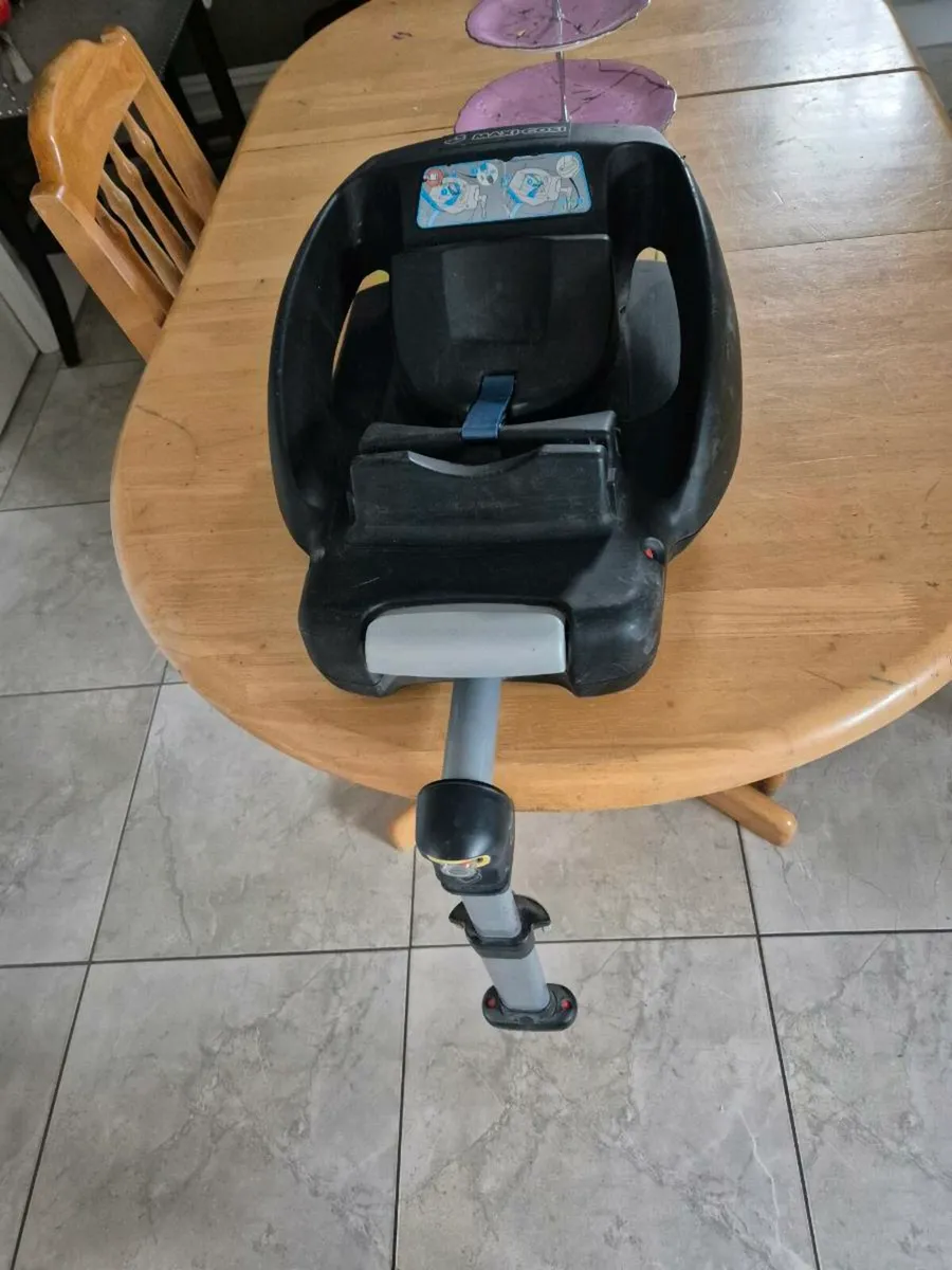 Maxi-cosi Iso Fix base - Image 1