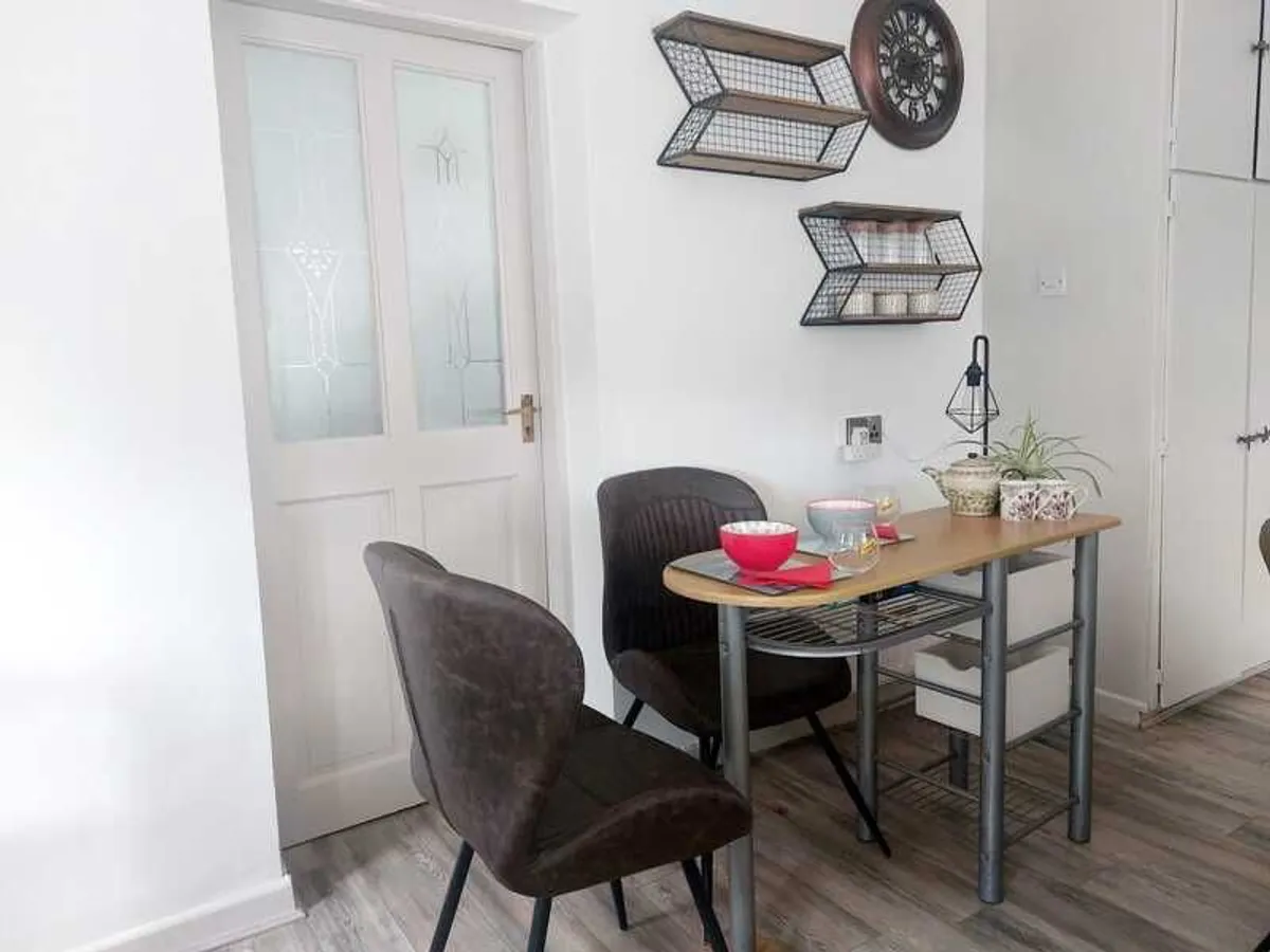 Multifunctional Breakfast Bar, office, playroom or laundry - Image 2
