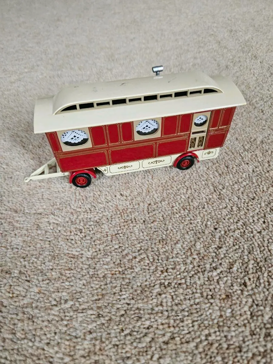 Corgi Circus Fair Ground Caravan - Image 2