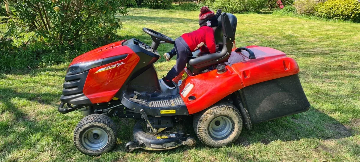 Ride on lawnmower 42" cut 22hp - Image 2