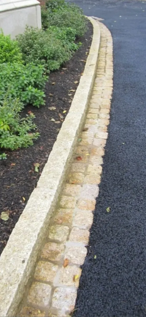 Gold granite cobbles - Image 2