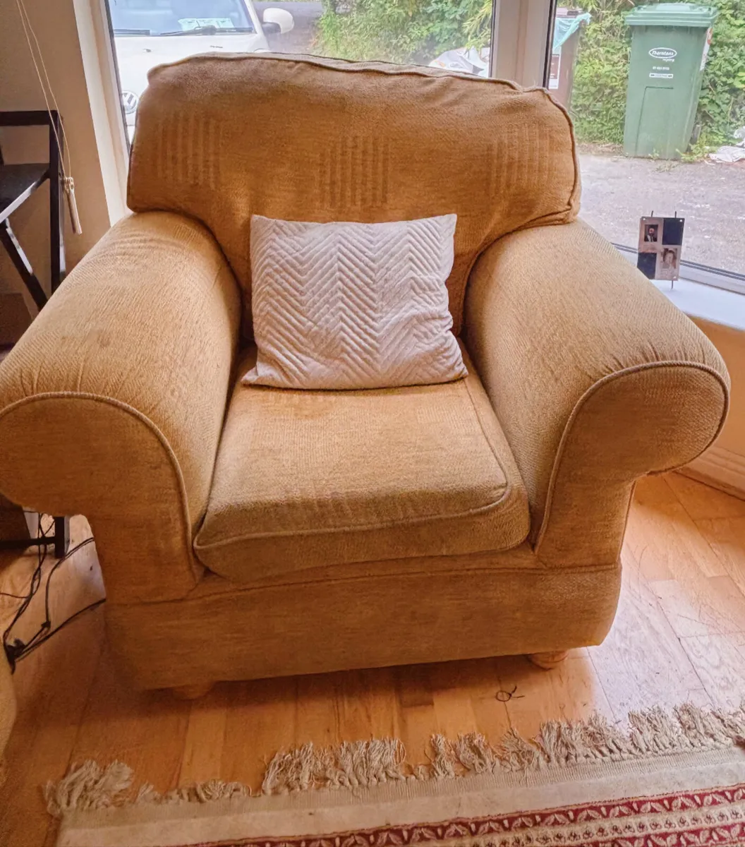 3 Seater Couch with 2 Armchairs - Image 2