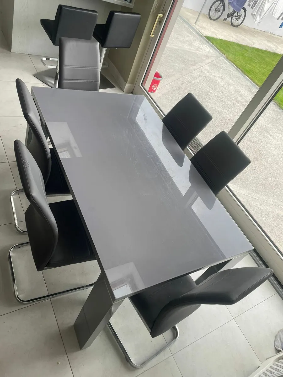 Dining table and chairs - Image 2