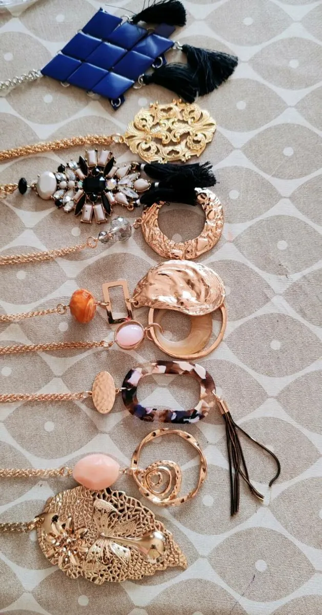 9 new pendants - Image 1