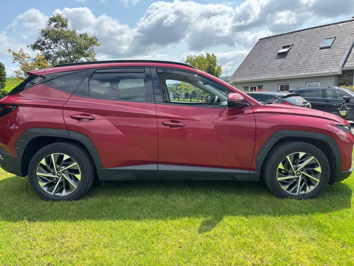 Hyundai Tucson Ix35 Executive 5DR - Image 4