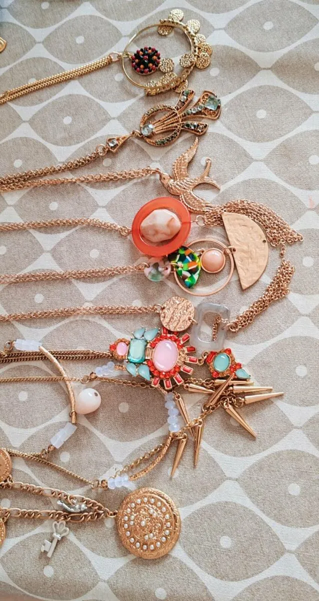 9 new pendants - Image 1