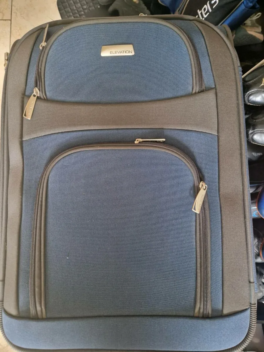 Navy wheeled suitcase, excellent condition - Image 1