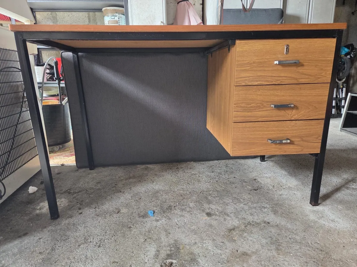 Computer desk - Image 2
