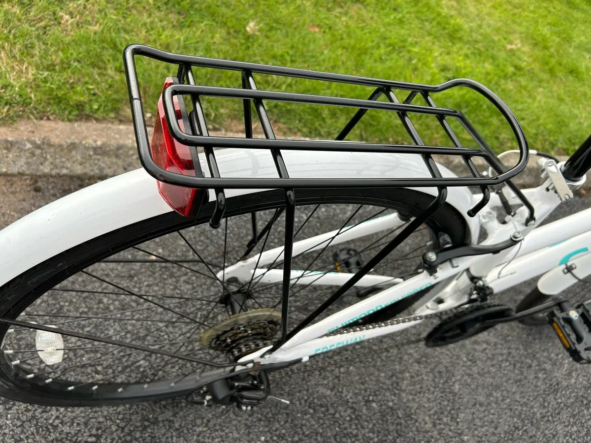Cross Freeway Hybrid Bicycle - Image 4