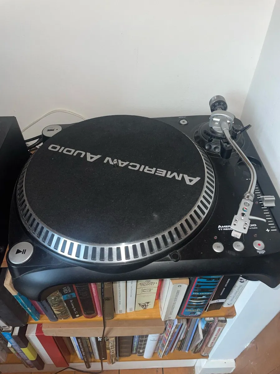 American audio turntable - Image 1