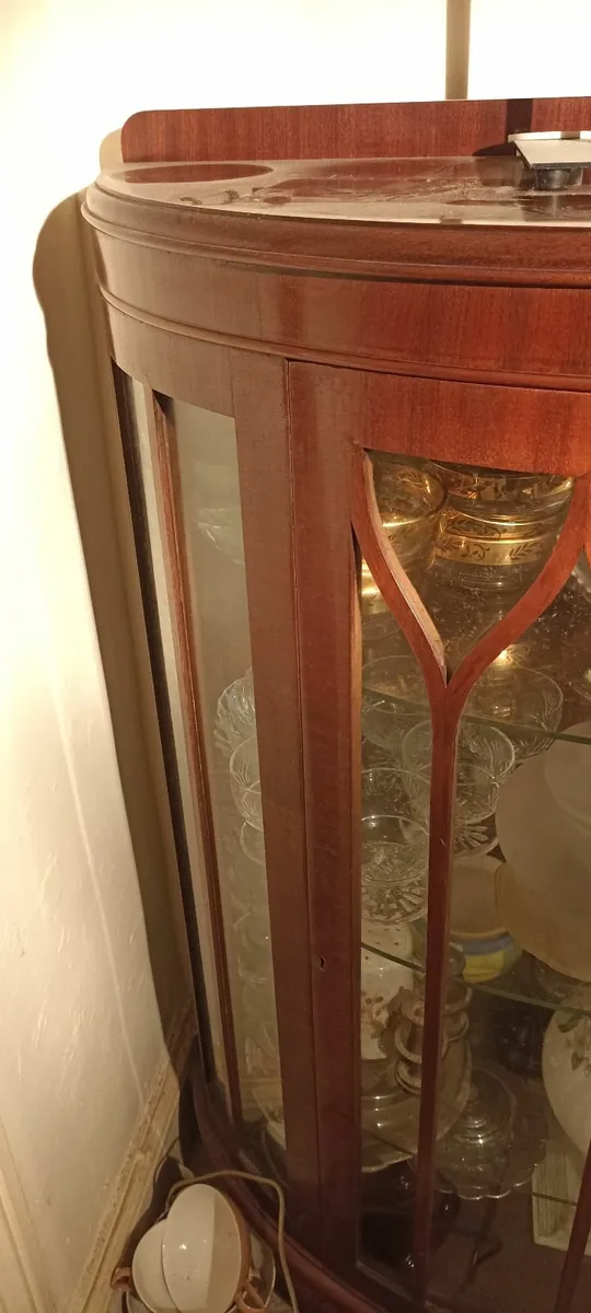 China Cabinet - Image 1