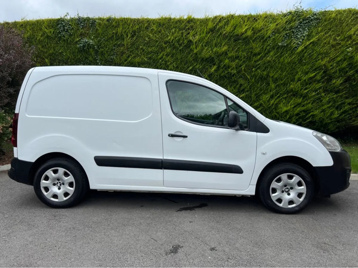 Peugeot Partner 2018 Professional 1.6 HDI 3 Seater - Image 2