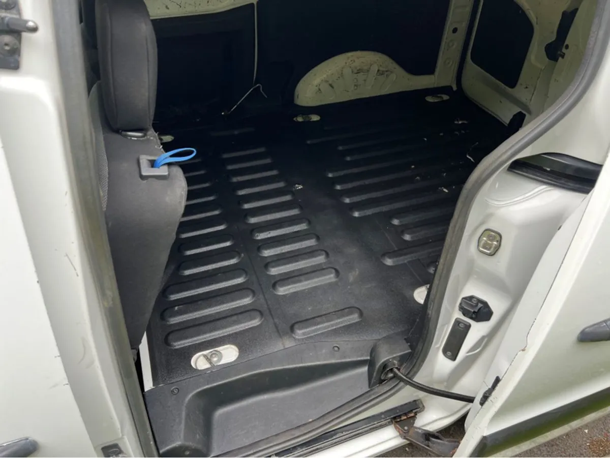 Peugeot Partner 2018 Professional 1.6 HDI 3 Seater - Image 3