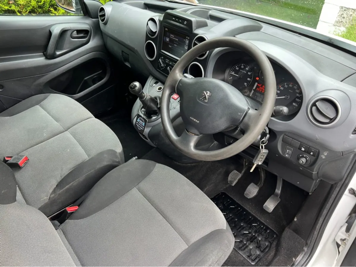 Peugeot Partner 2018 Professional 1.6 HDI 3 Seater - Image 4