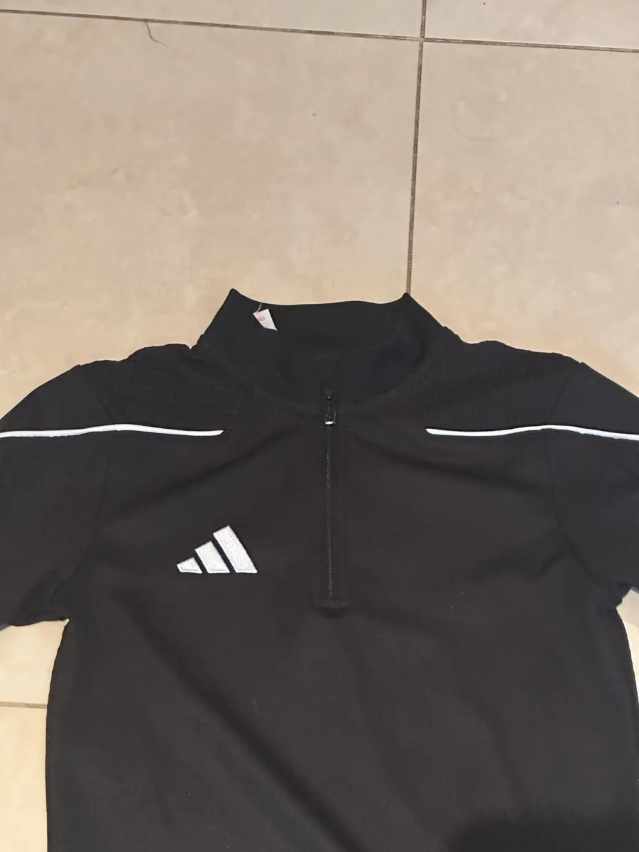 Kids adidas sweatshirt age 7 to 8 - Image 3
