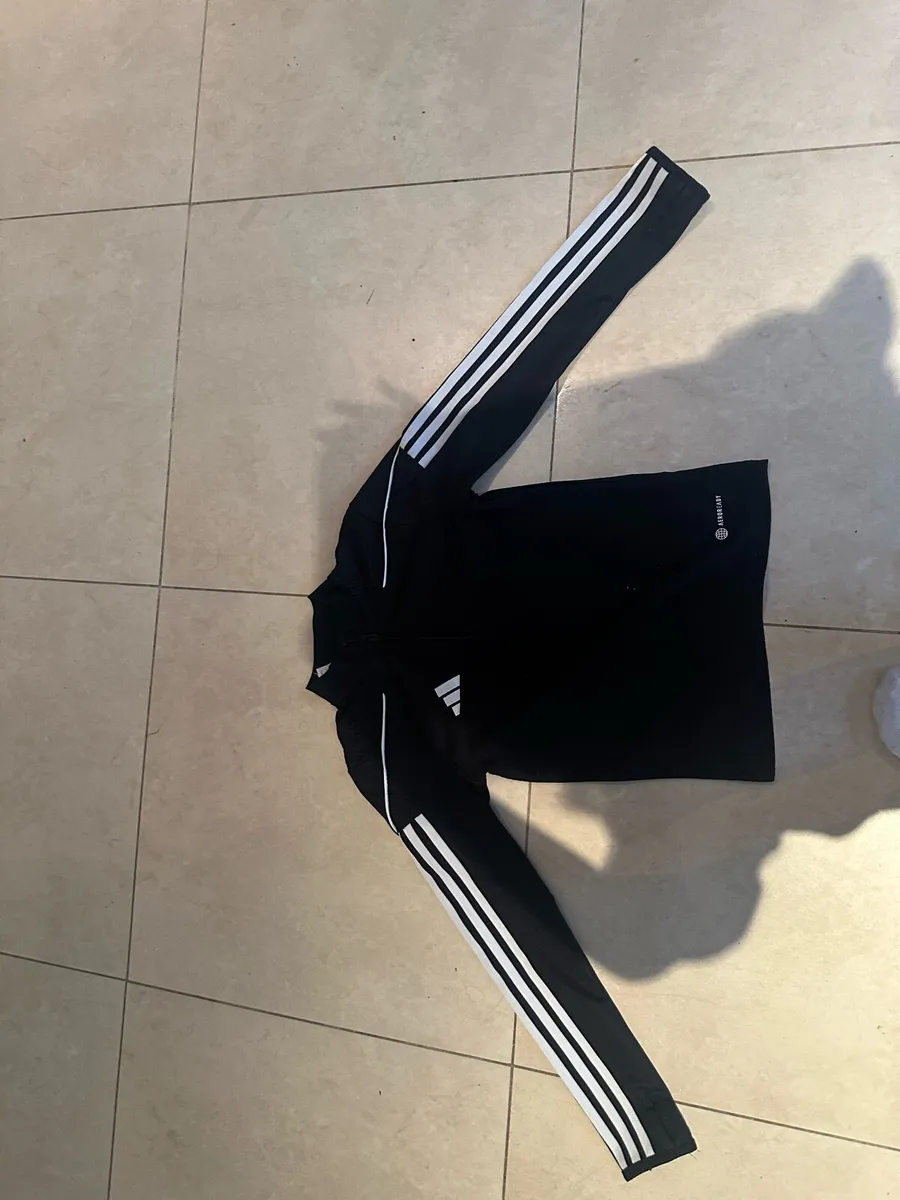 Kids adidas sweatshirt age 7 to 8 - Image 4