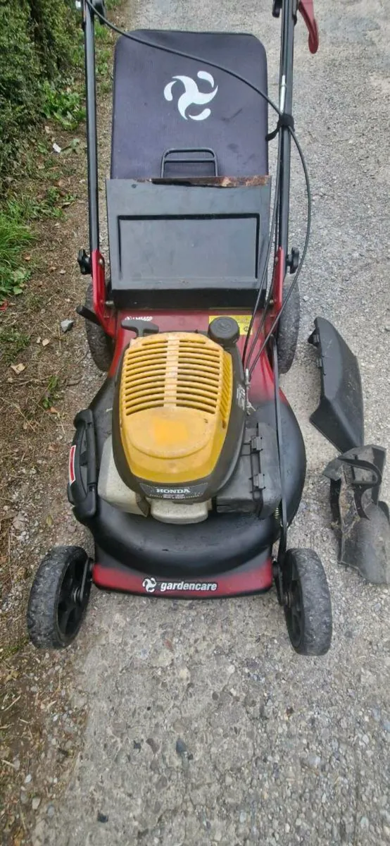Self mower Honda Engine - Image 1