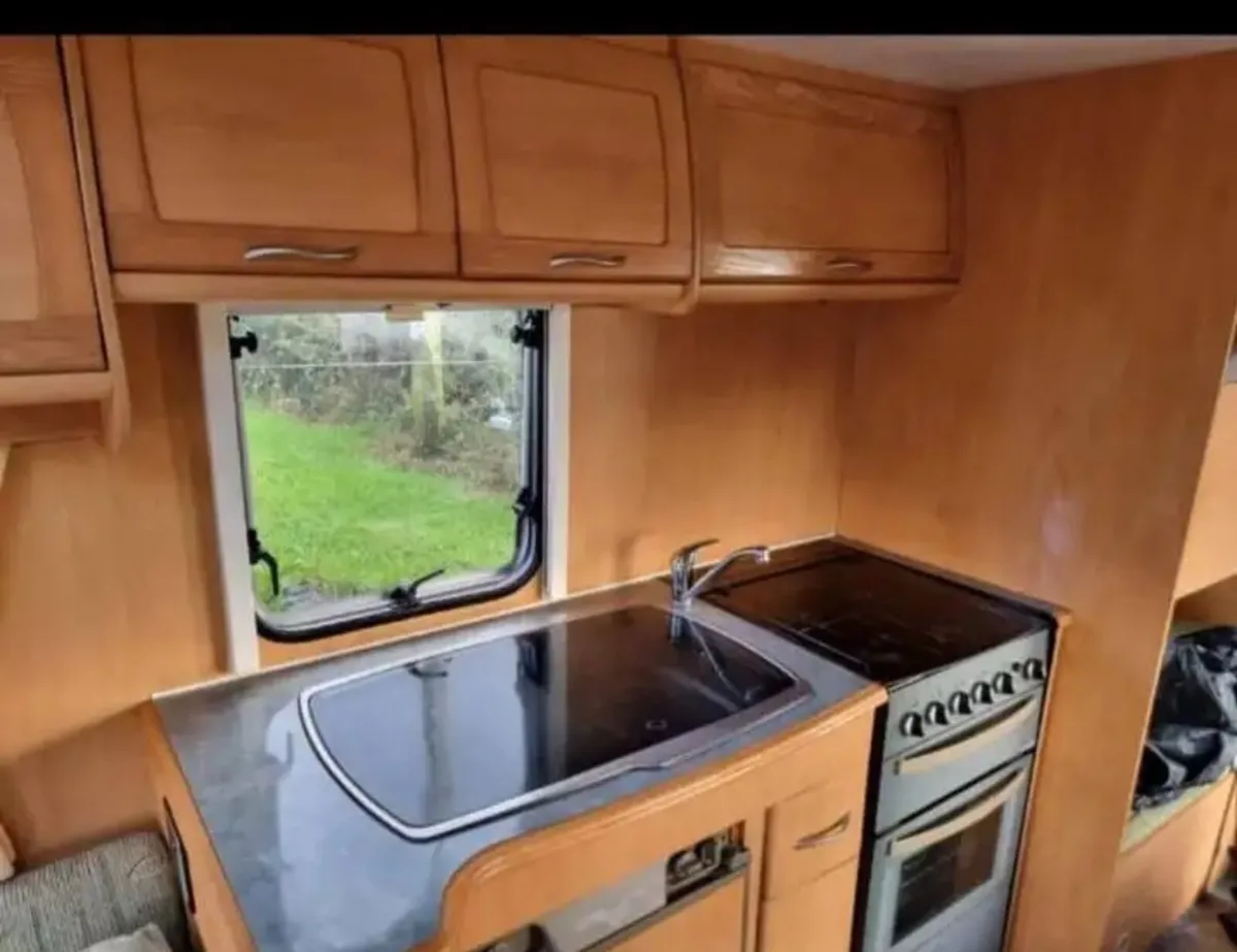 6/7 berth caravan - Image 1