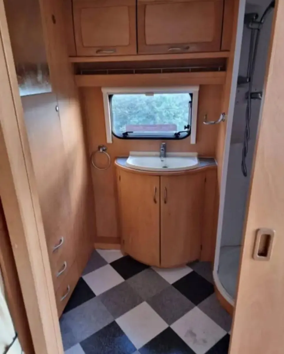 6/7 berth caravan - Image 2
