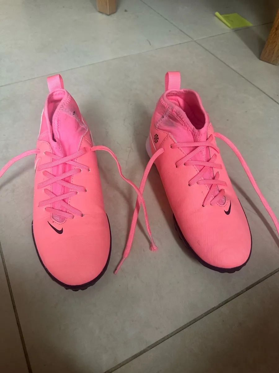 Girls Astro turf soccer boots - Image 1