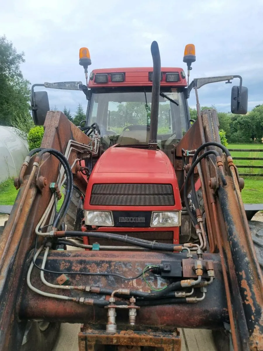 s o l d       Case 5150 loader No Vat - Image 4