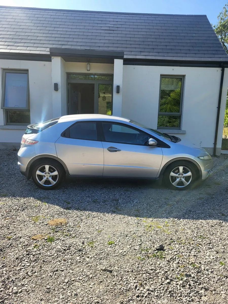 Honda Civic 2010 - Image 1
