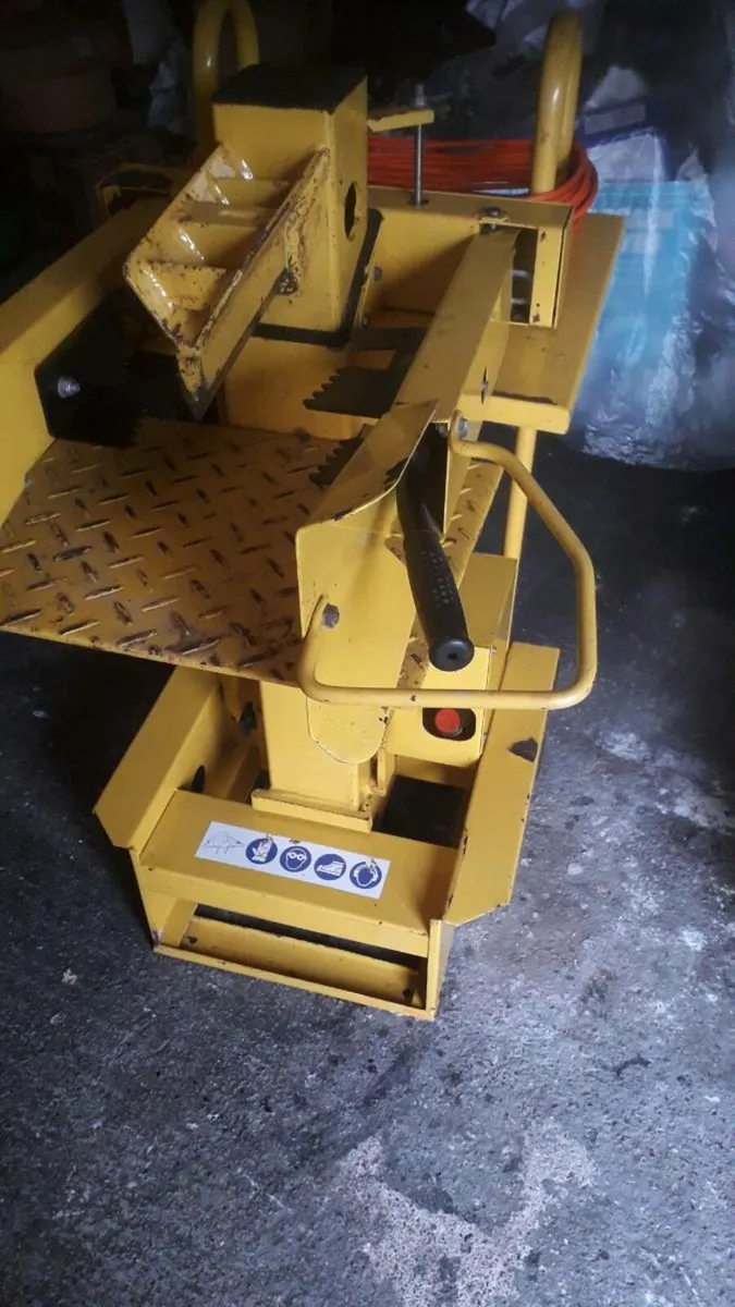 Log splitter - Image 1