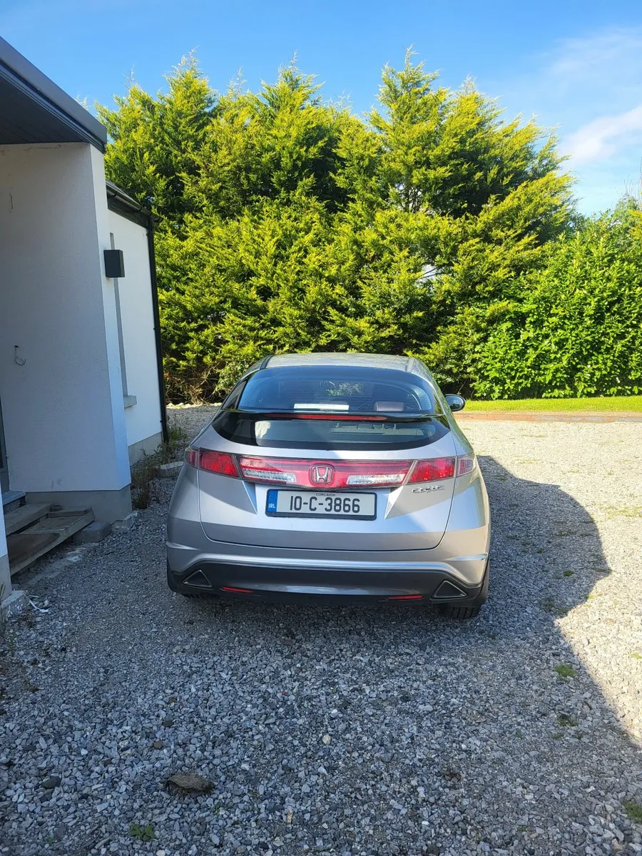 Honda Civic 2010 - Image 2