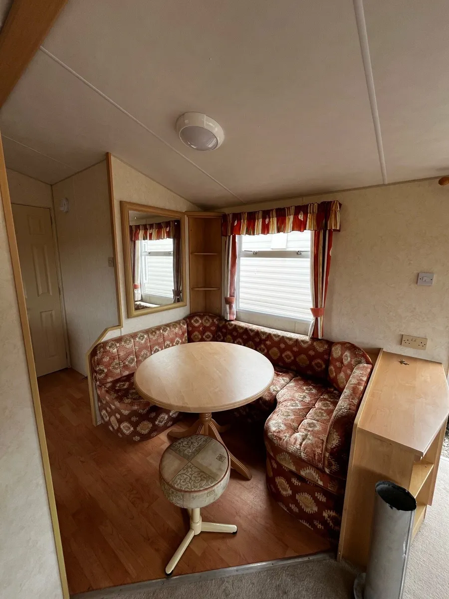 3 bedroom Mobile Home - Image 2