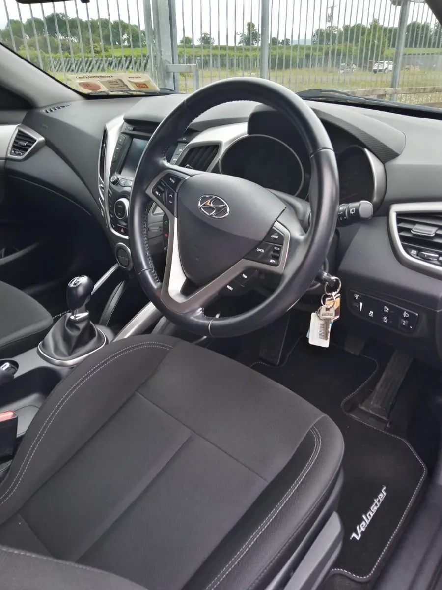 Hyundai Veloster 2014 - Image 2